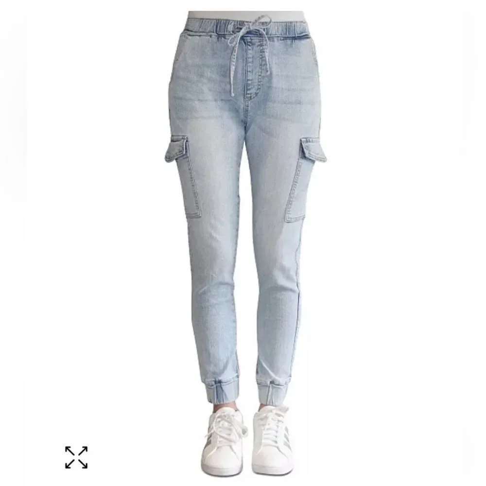 Almost Famous light blue wash drawstring cargo joggers jeans size Large.